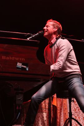 Andrew McMahon playing piano.